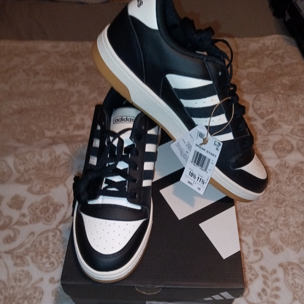Adidas Men's Black and White Sneakers